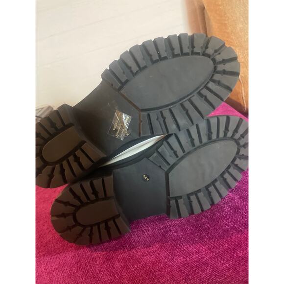 LUCKY BRAND Ellerey Lug Sole Chelsea Boots White Black Size 8.5 39 COMBAT GRUNGE - Picture 6 of 9